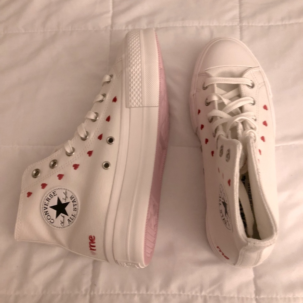 Converse Embroidered Hearts Valentine’s Day Platform Sneakers Women Size 6.5
